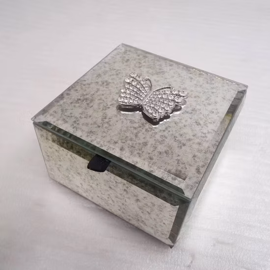 Rostiger antiker Spiegel für dekorative Zwecke